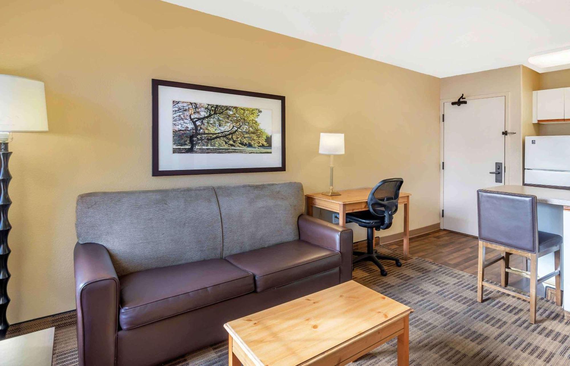 Extended Stay America Select Suites - Chicago - Westmont - Oak Brook Exterior photo