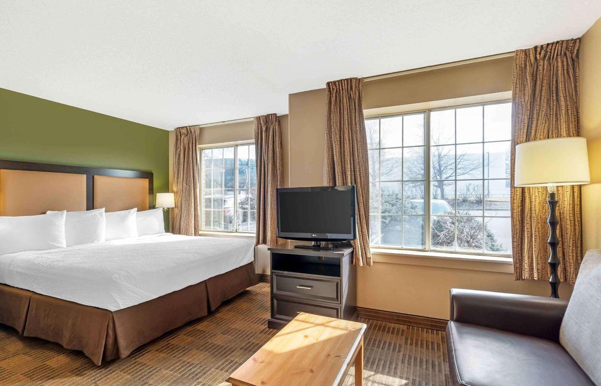 Extended Stay America Select Suites - Chicago - Westmont - Oak Brook Exterior photo