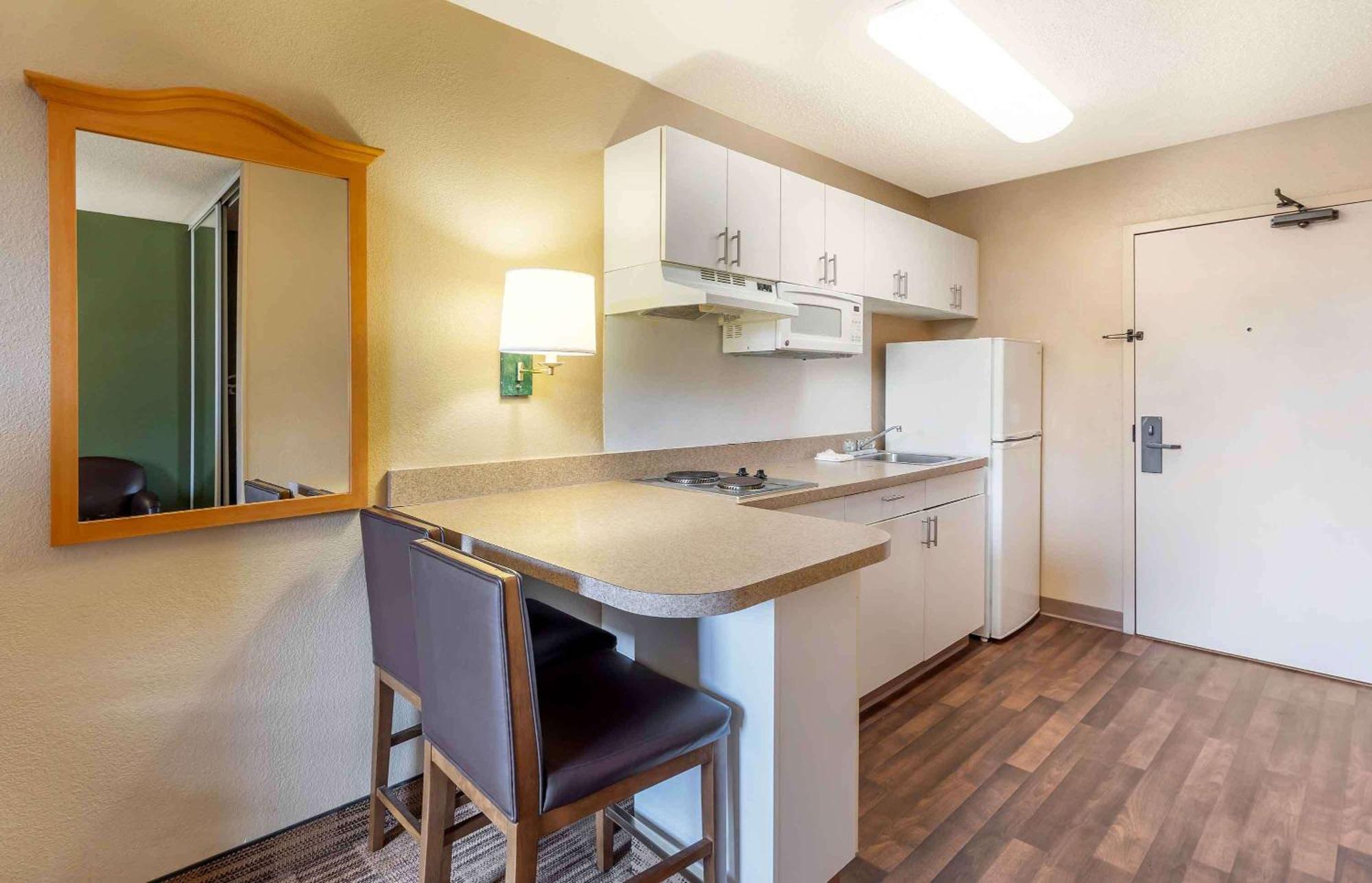 Extended Stay America Select Suites - Chicago - Westmont - Oak Brook Exterior photo