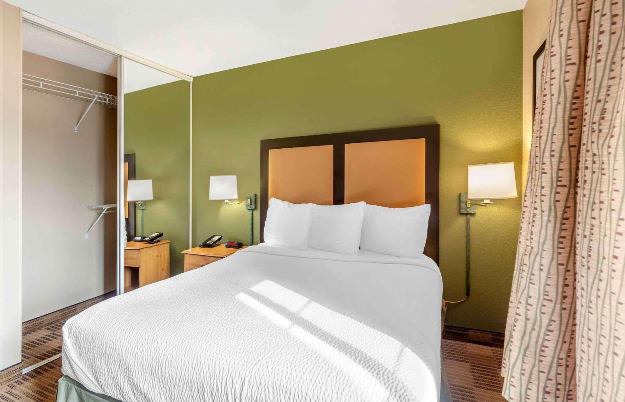 Extended Stay America Select Suites - Chicago - Westmont - Oak Brook Exterior photo
