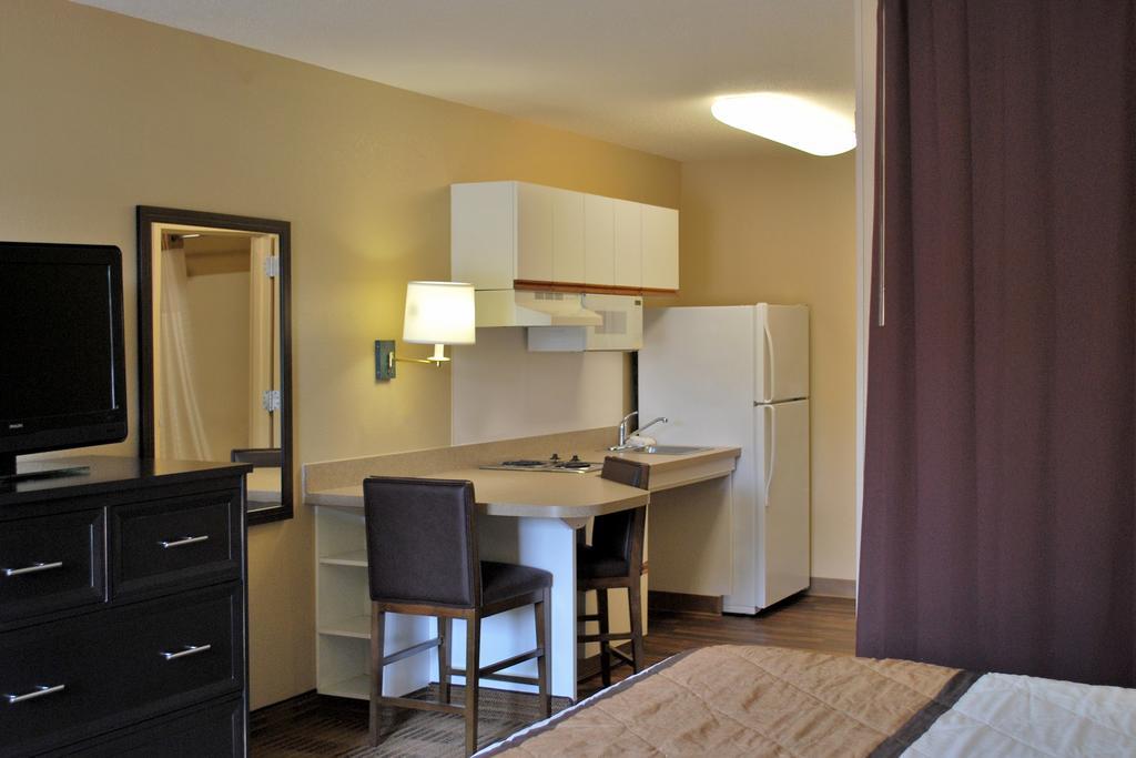 Extended Stay America Select Suites - Chicago - Westmont - Oak Brook Exterior photo