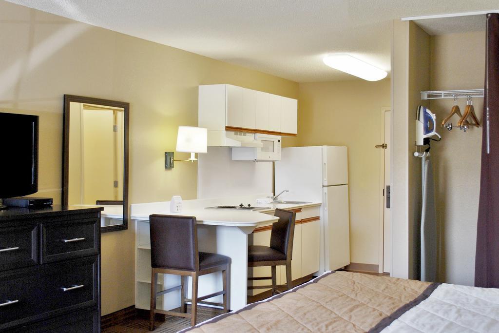 Extended Stay America Select Suites - Chicago - Westmont - Oak Brook Exterior photo
